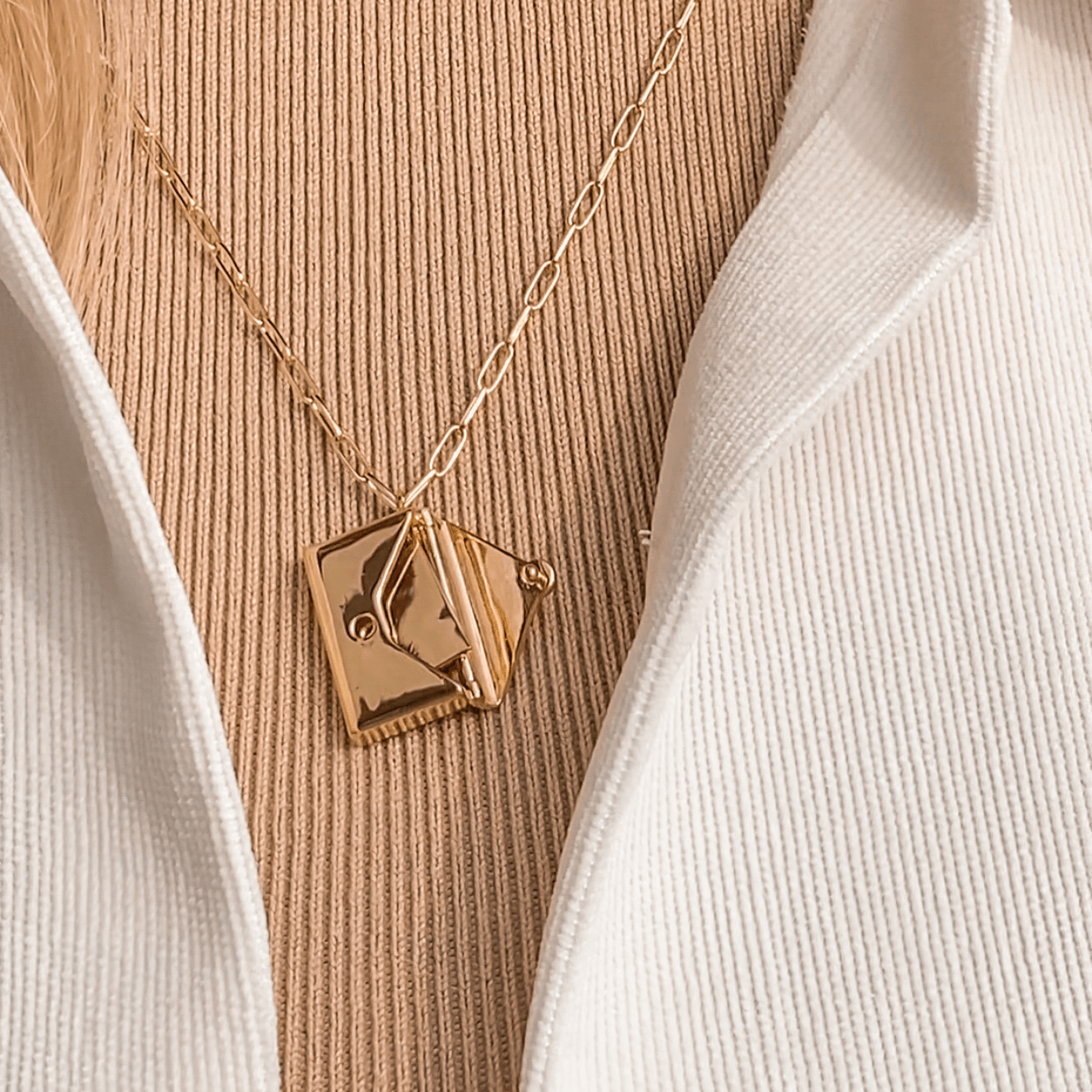 Lettre D'Amour - Envelope Locket Necklace in Gold Vermeil - Roro Arabia - Lockets