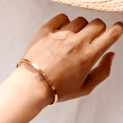 Proudly Emirati Cuff in 18K Gold - Roro Arabia -